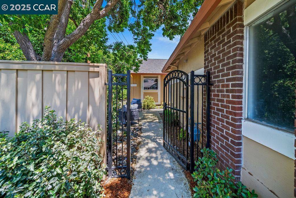 Walnut Creek, CA 94598,672 Savoy Ct