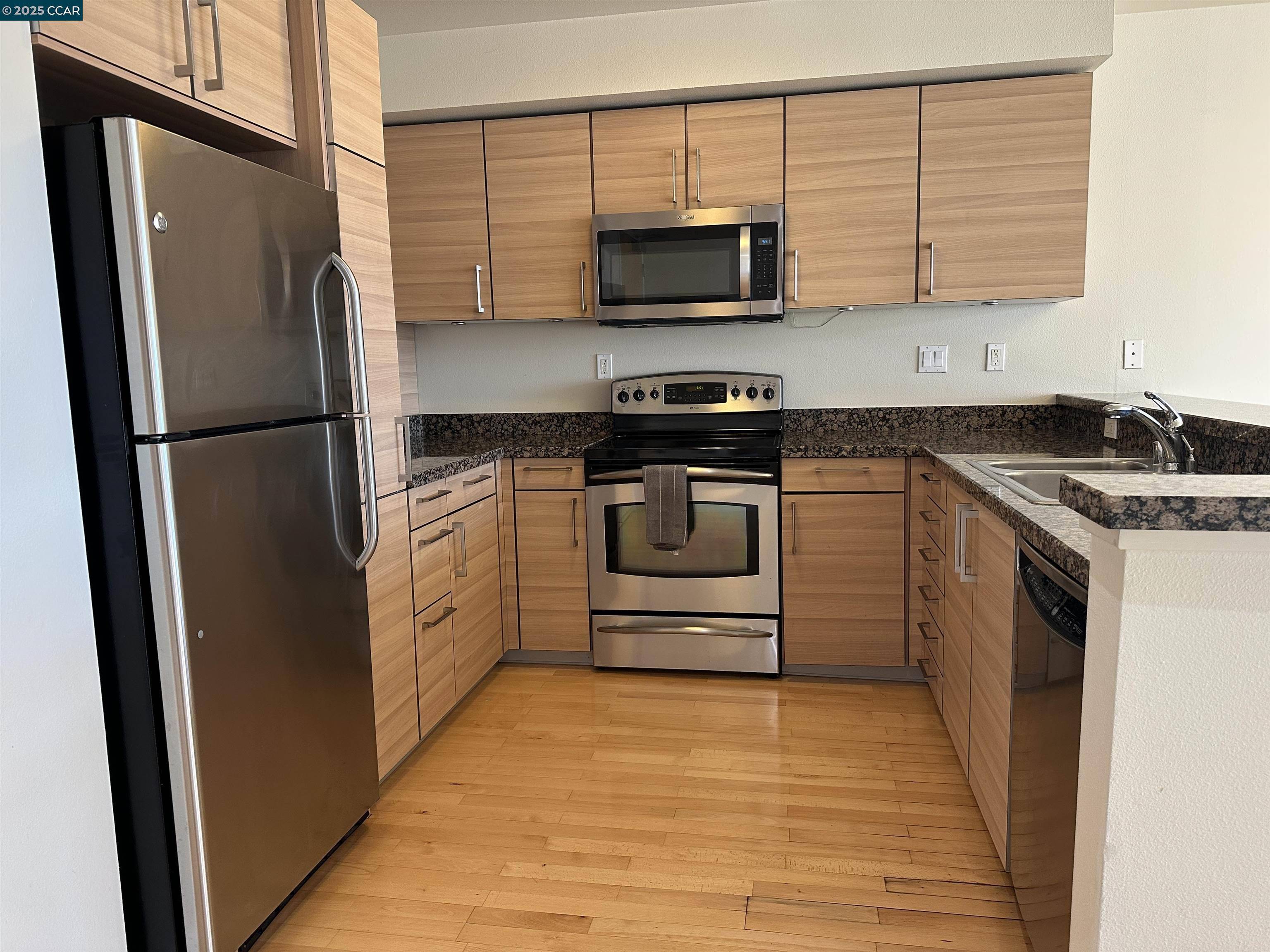 San Francisco, CA 94133,329 Bay St #405