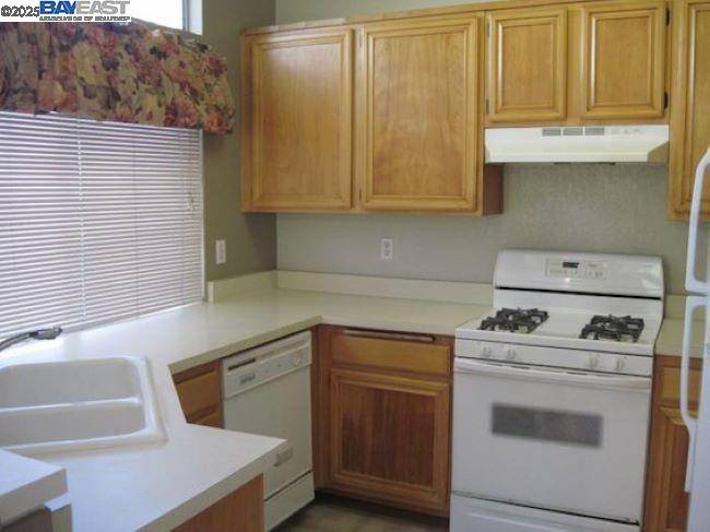 Fremont, CA 94555,5239 Tacoma Cmn