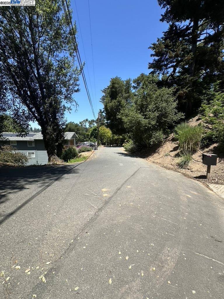 Oakland, CA 94603,Chelton Drive