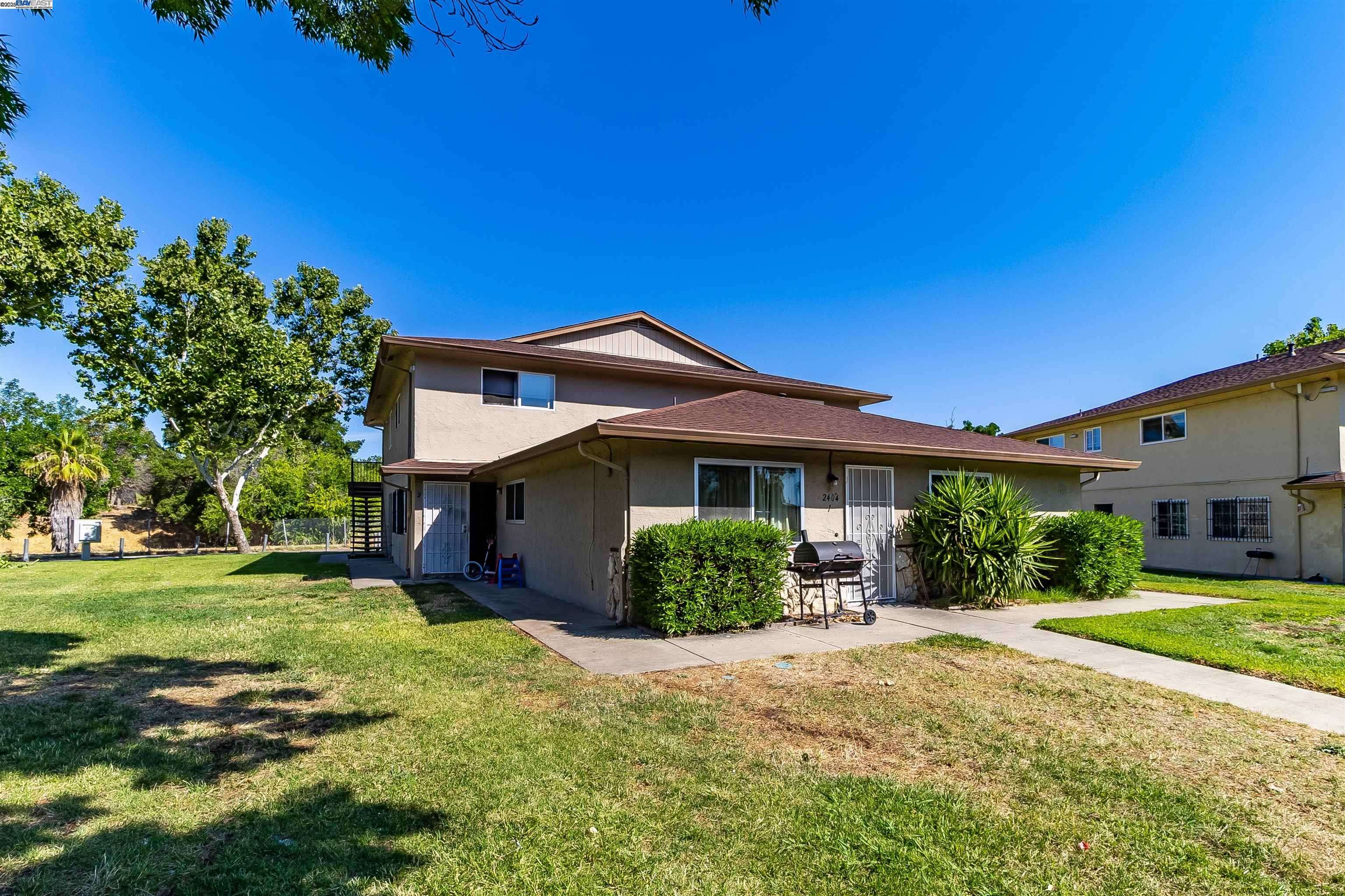 Antioch, CA 94509,2404 Lemontree #1