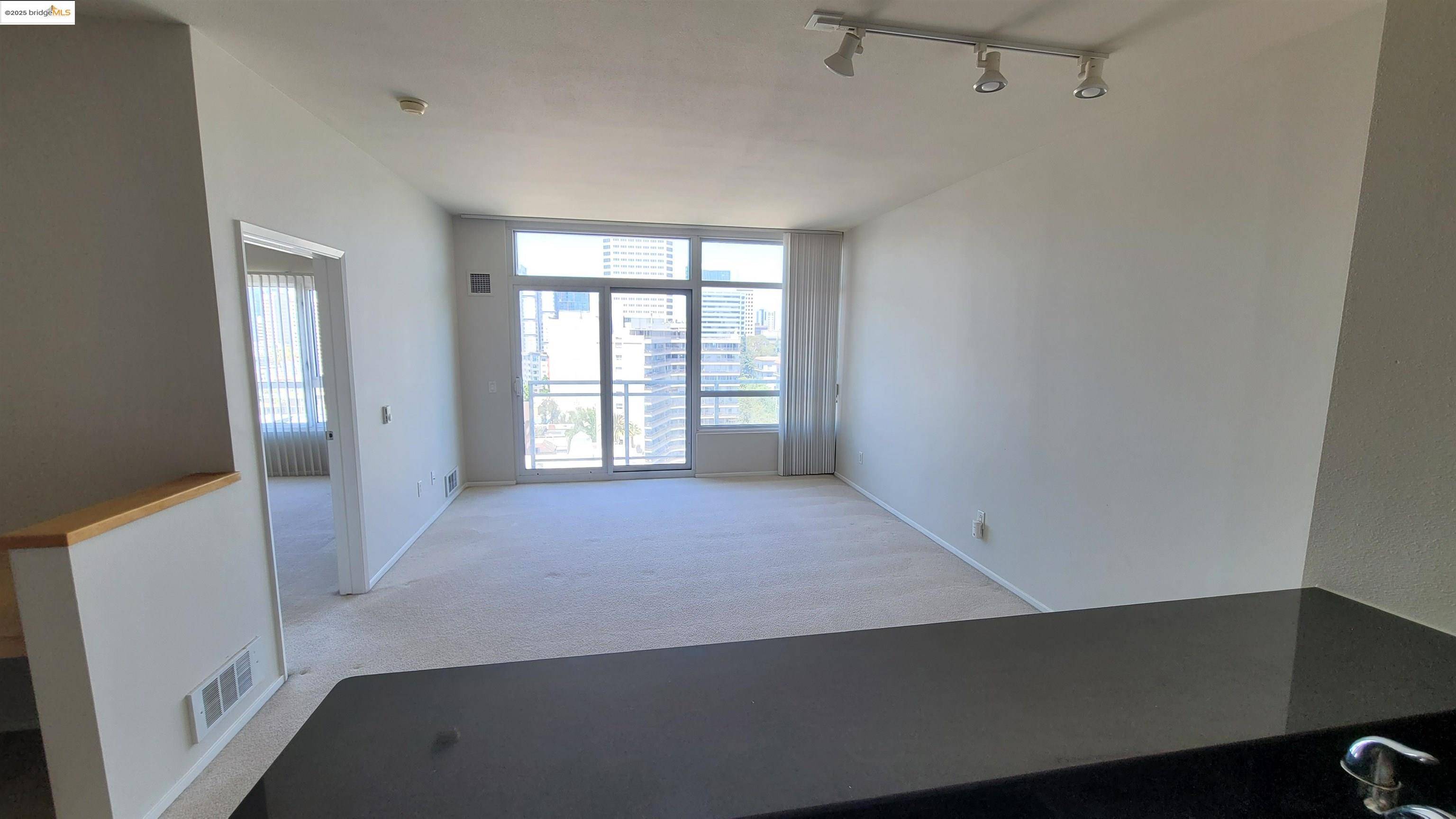 Oakland, CA 94612,1 Lakeside Dr #1509