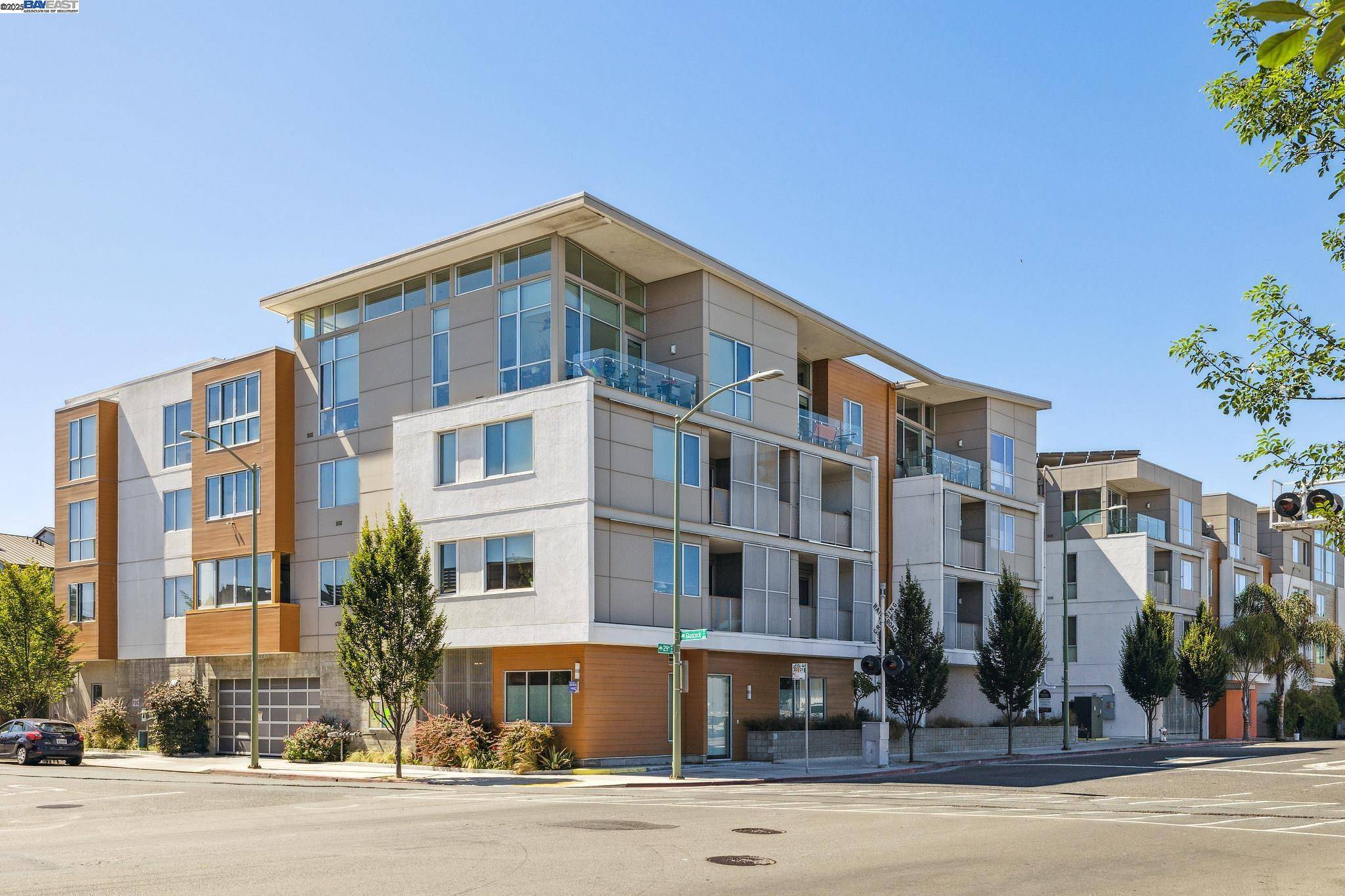 Oakland, CA 94601,340 29Th Ave #204