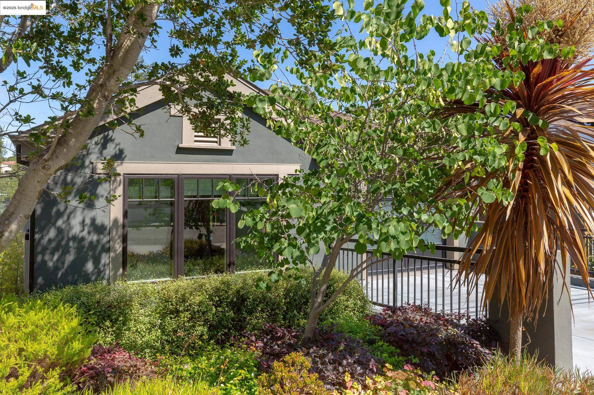 Oakland, CA 94610,1406 Holman Rd