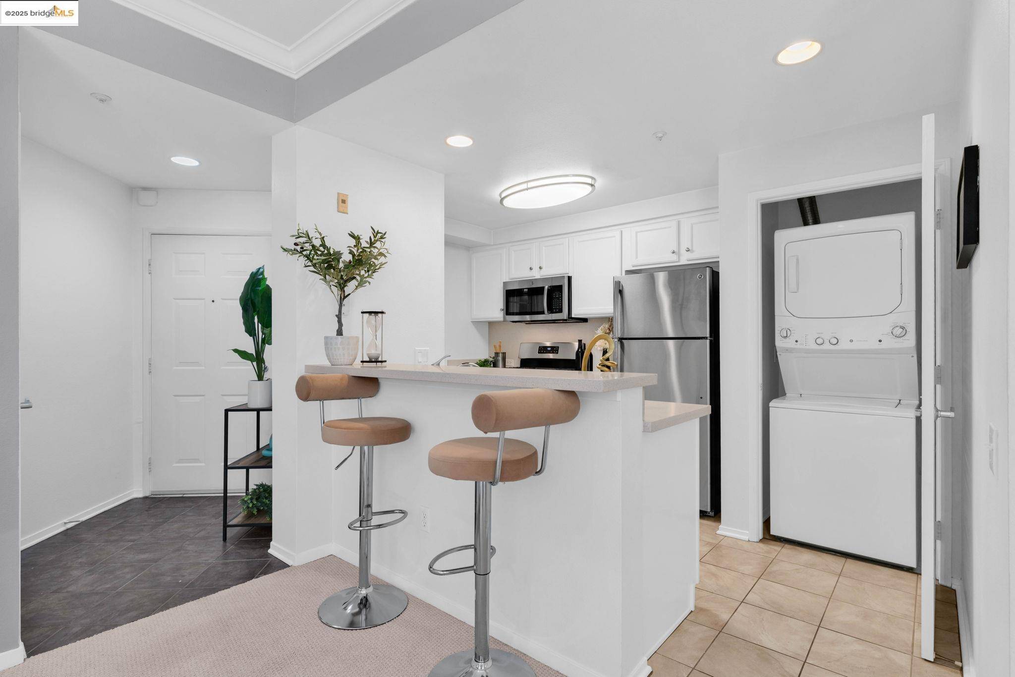 Oakland, CA 94618,300 Caldecott #216