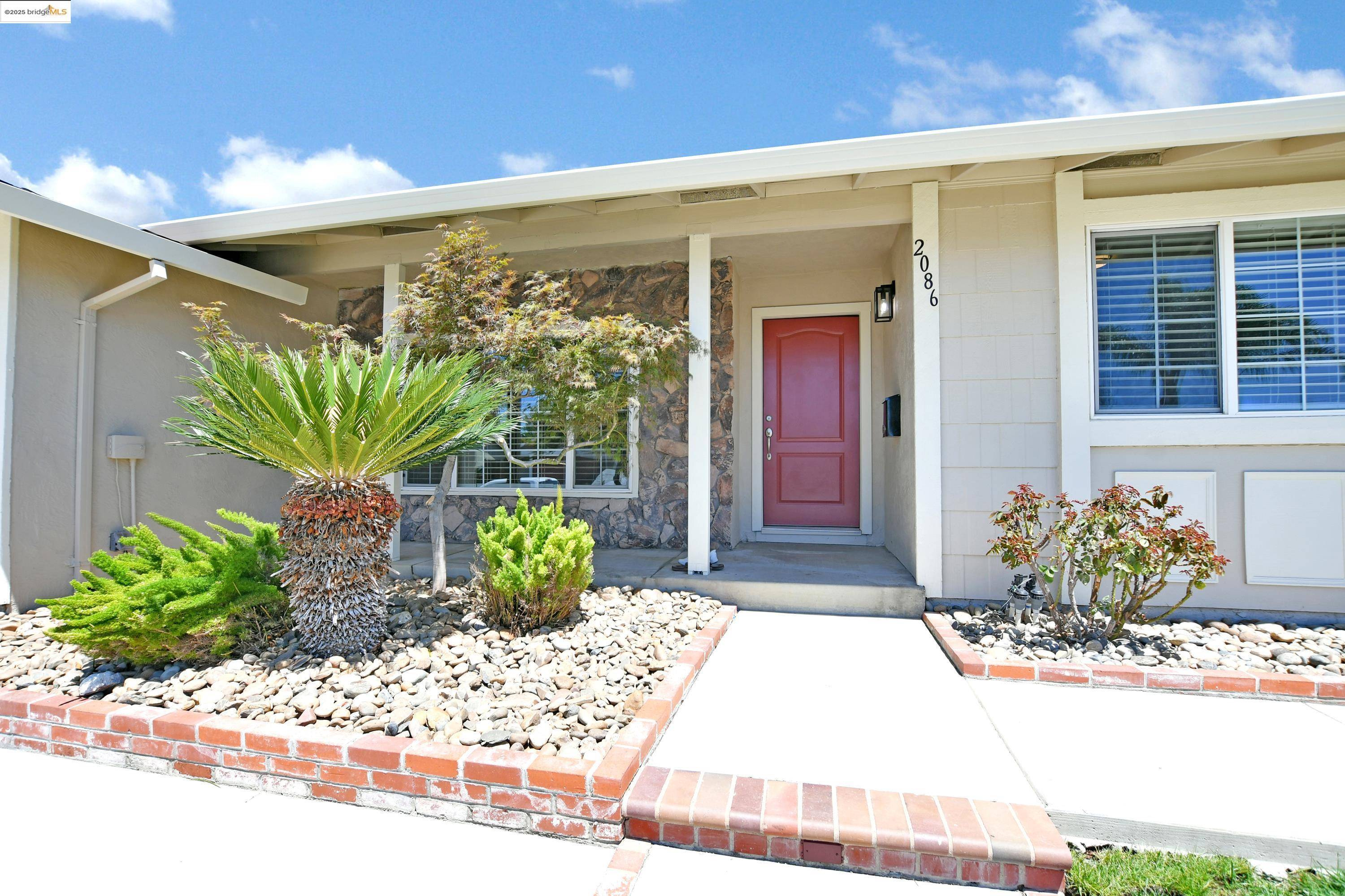 Pittsburg, CA 94565,2086 Oakridge Ln