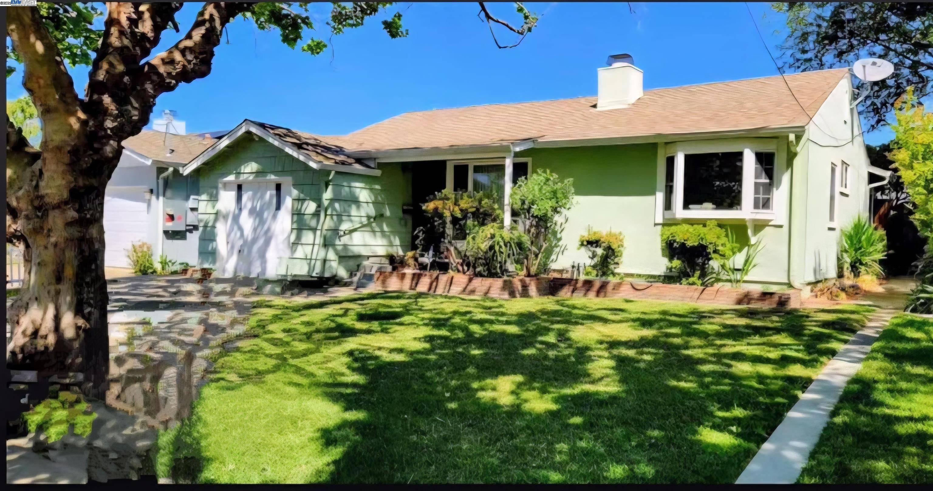 San Lorenzo, CA 94580,909 Via Manzanas