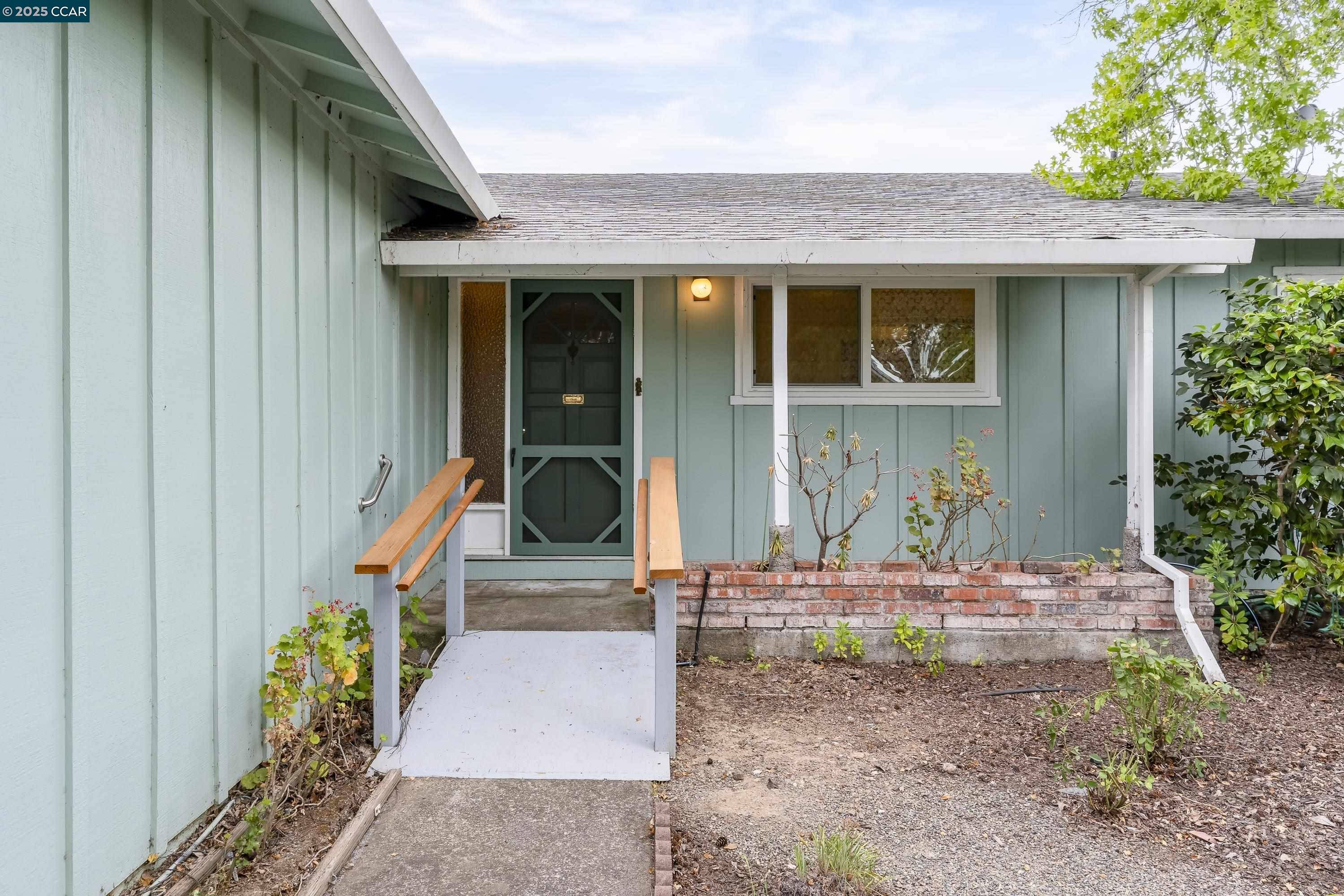 Saint Helena, CA 94574,969 Valley View St
