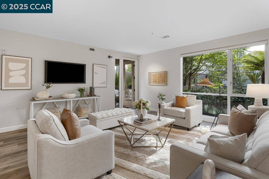 Walnut Creek, CA 94596,1655 N CALIFORNIA #131