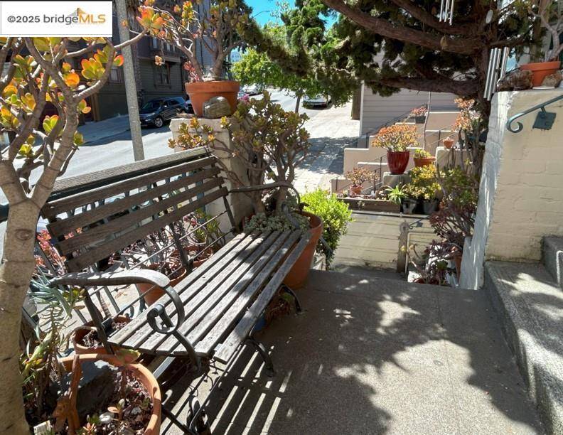 San Francisco, CA 94117,833 Scott St