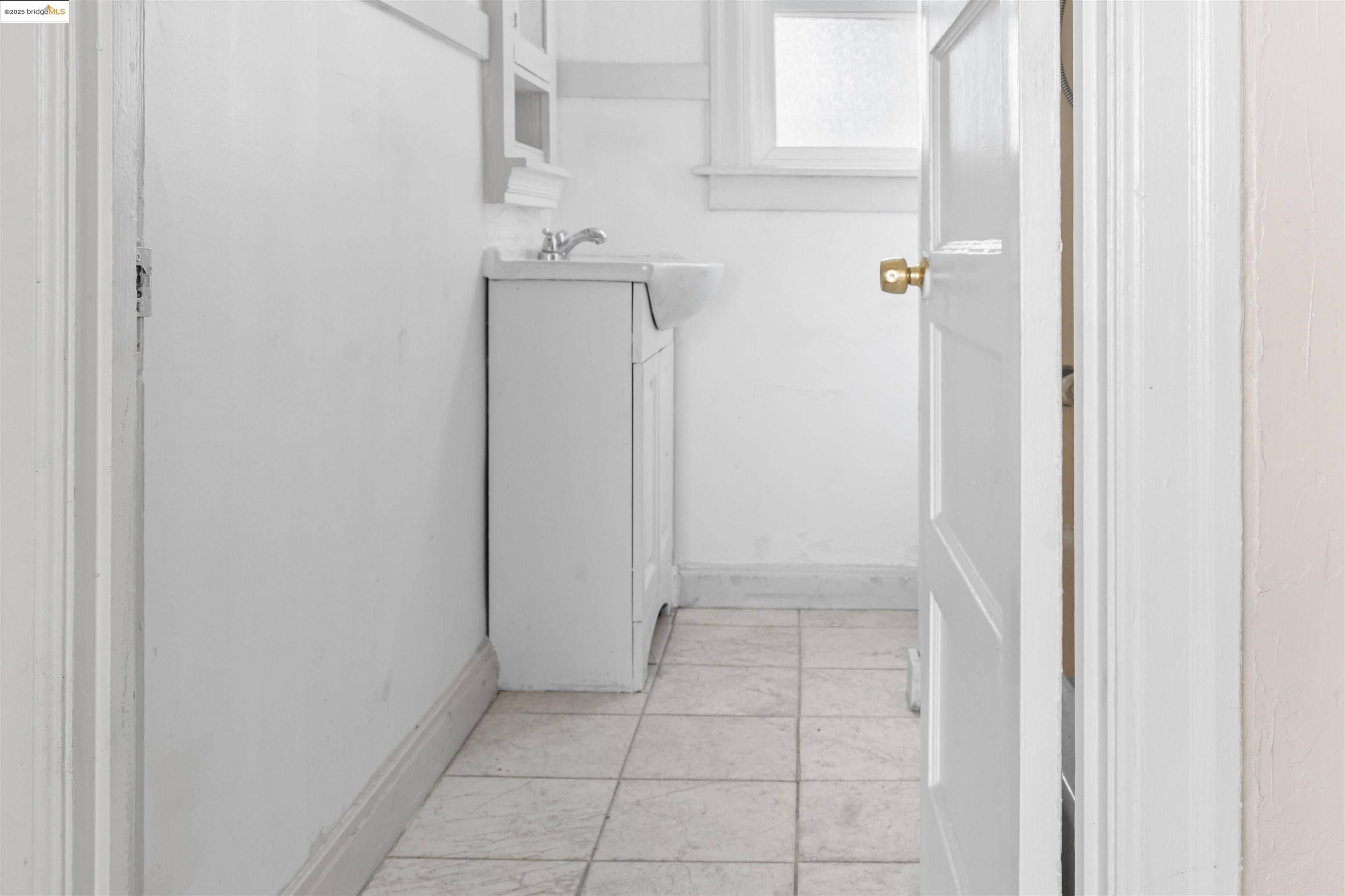 Oakland, CA 94601,4500 San Carlos Ave #Upper