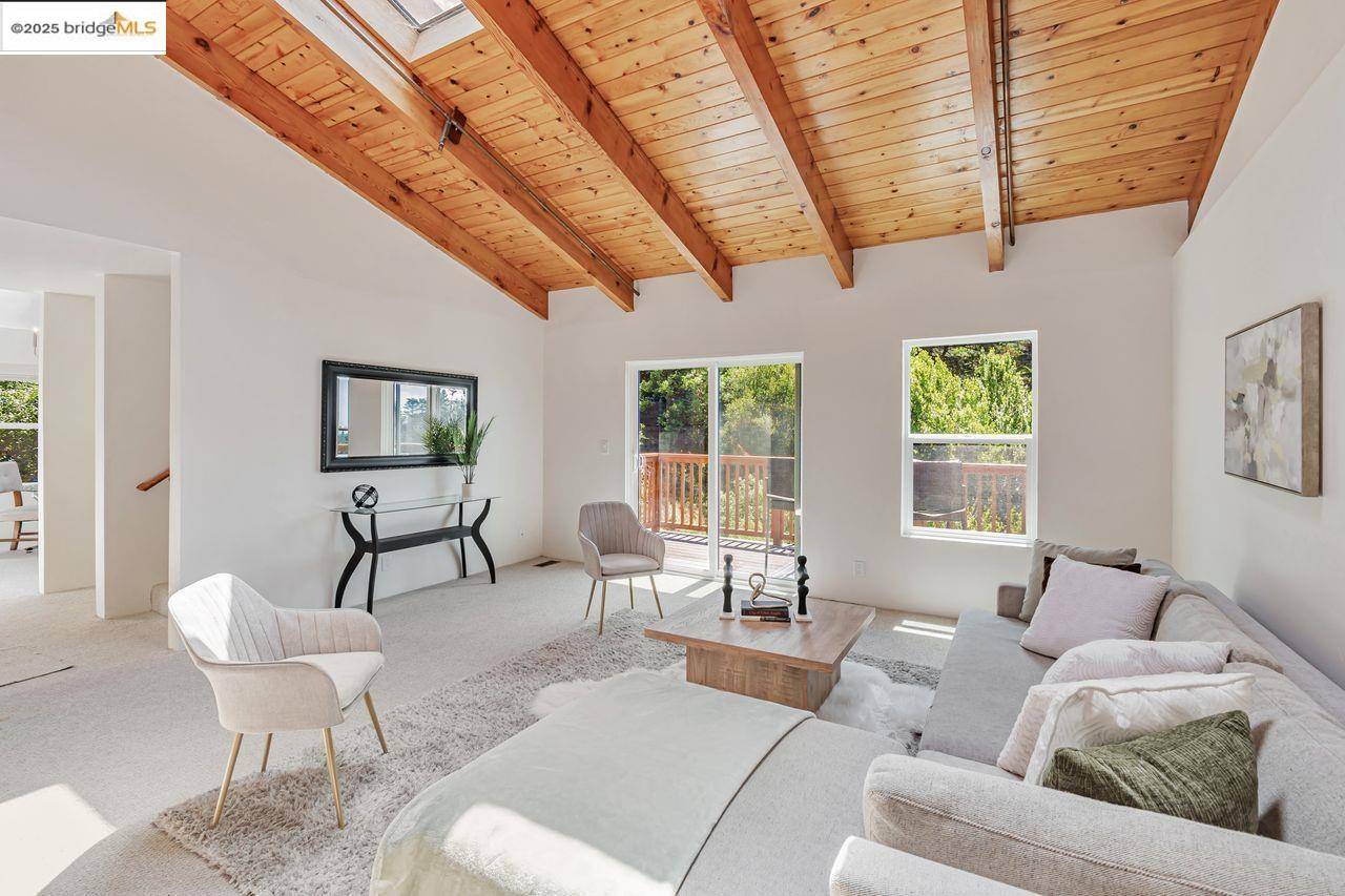 Oakland, CA 94611,6659 Exeter Dr