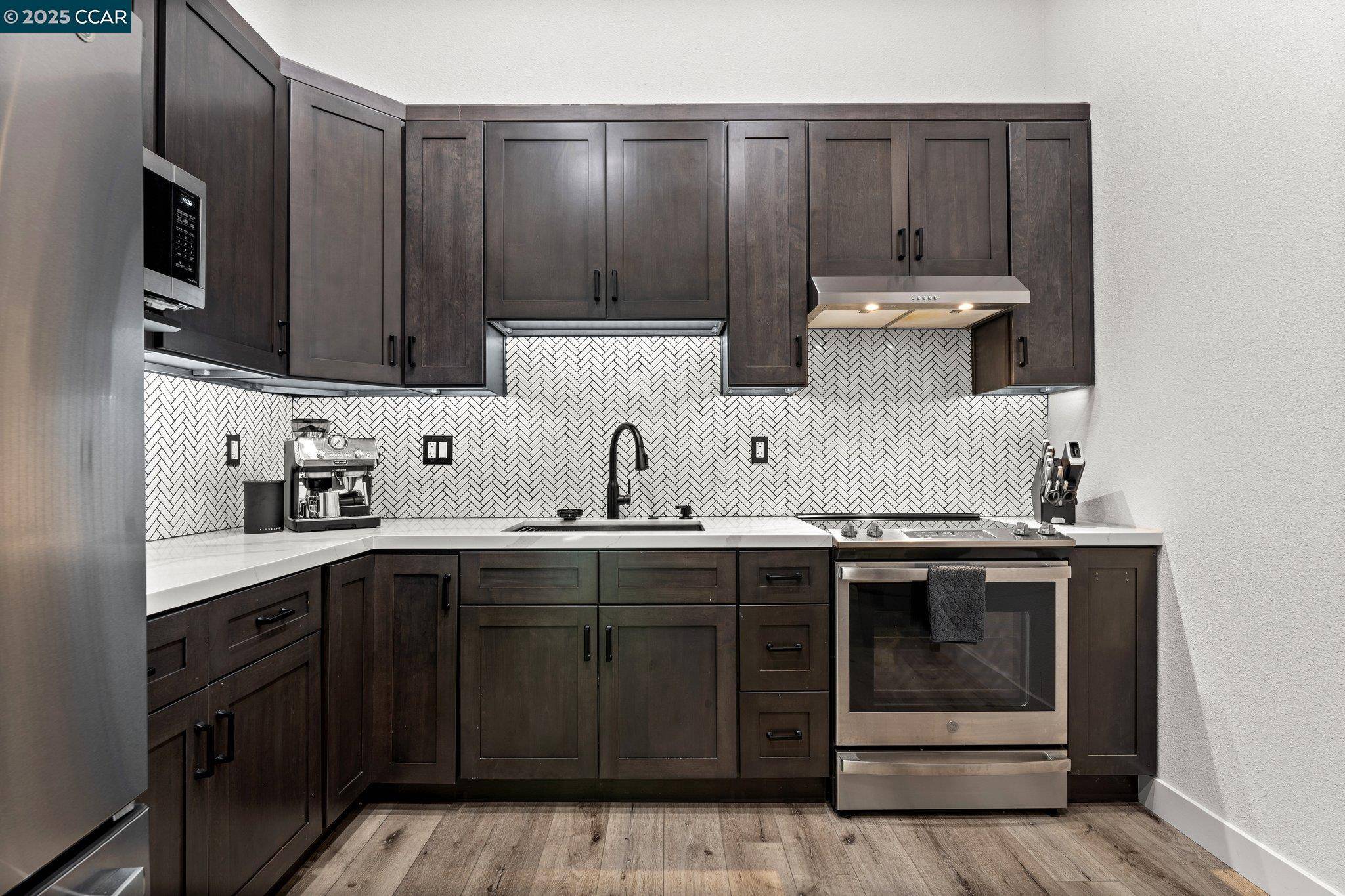 Walnut Creek, CA 94597,2708 Oak Rd #9