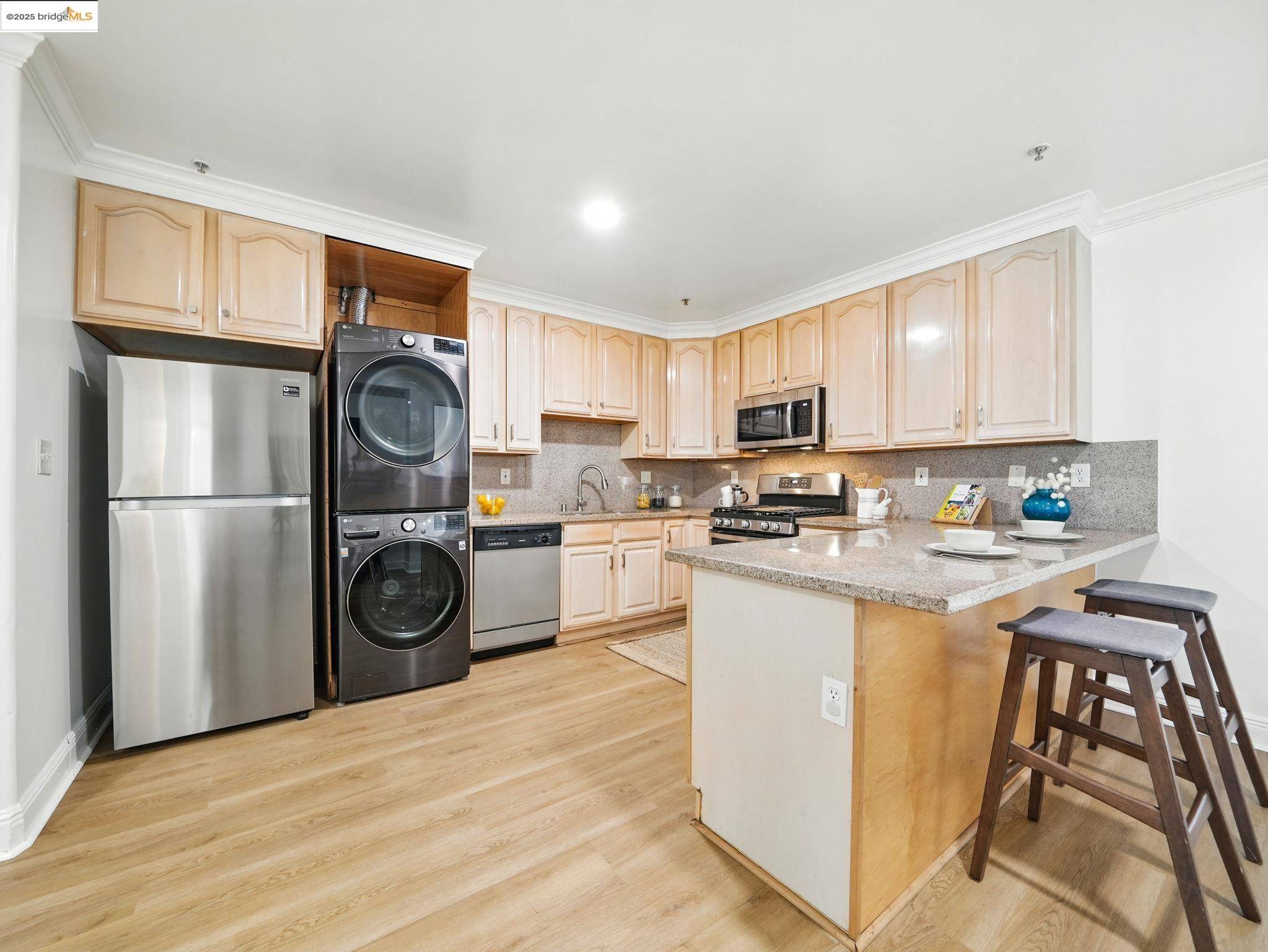 Oakland, CA 94606,1515 14Th Ave #201