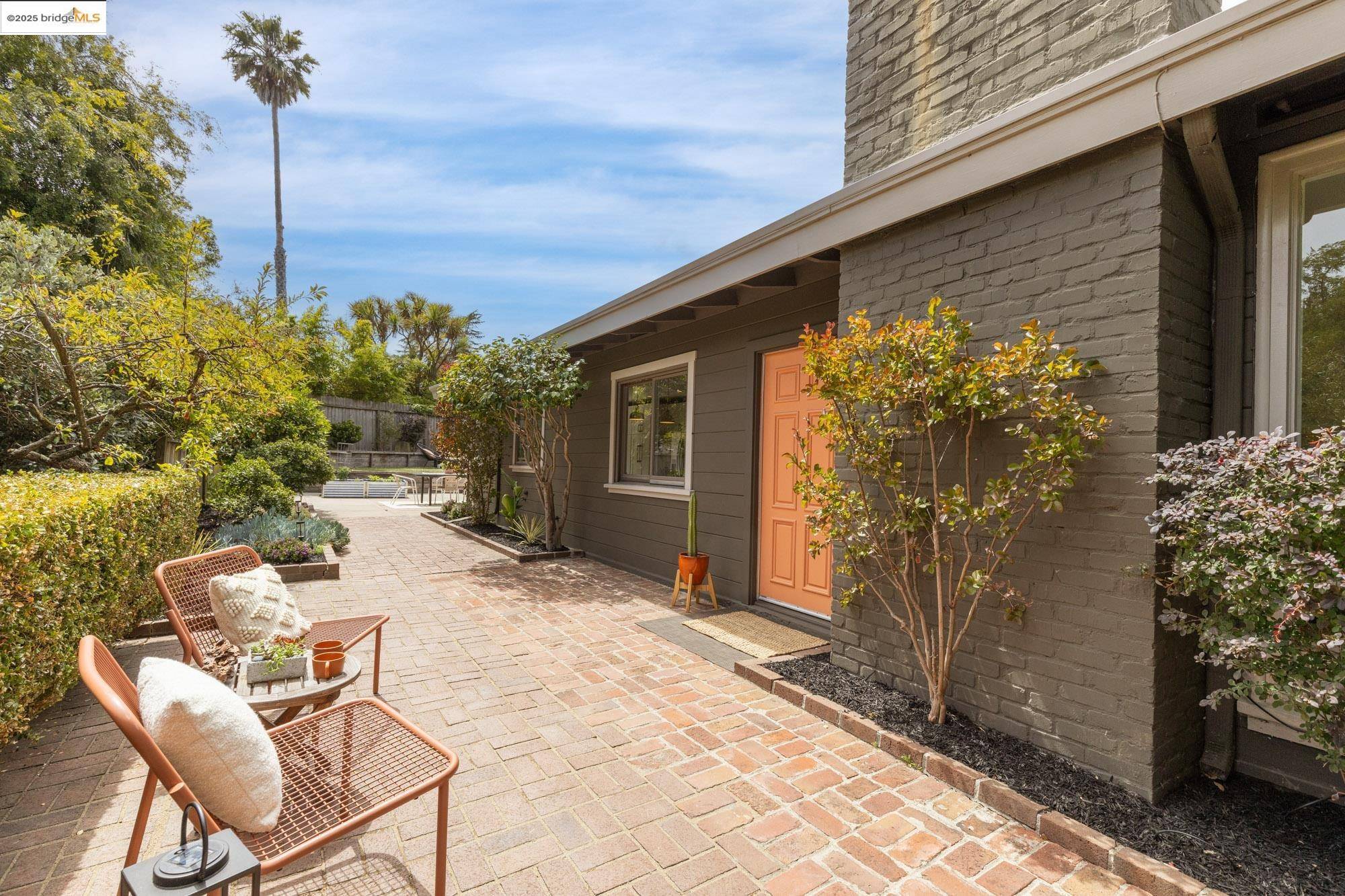 Oakland, CA 94618,5671 Estates Dr
