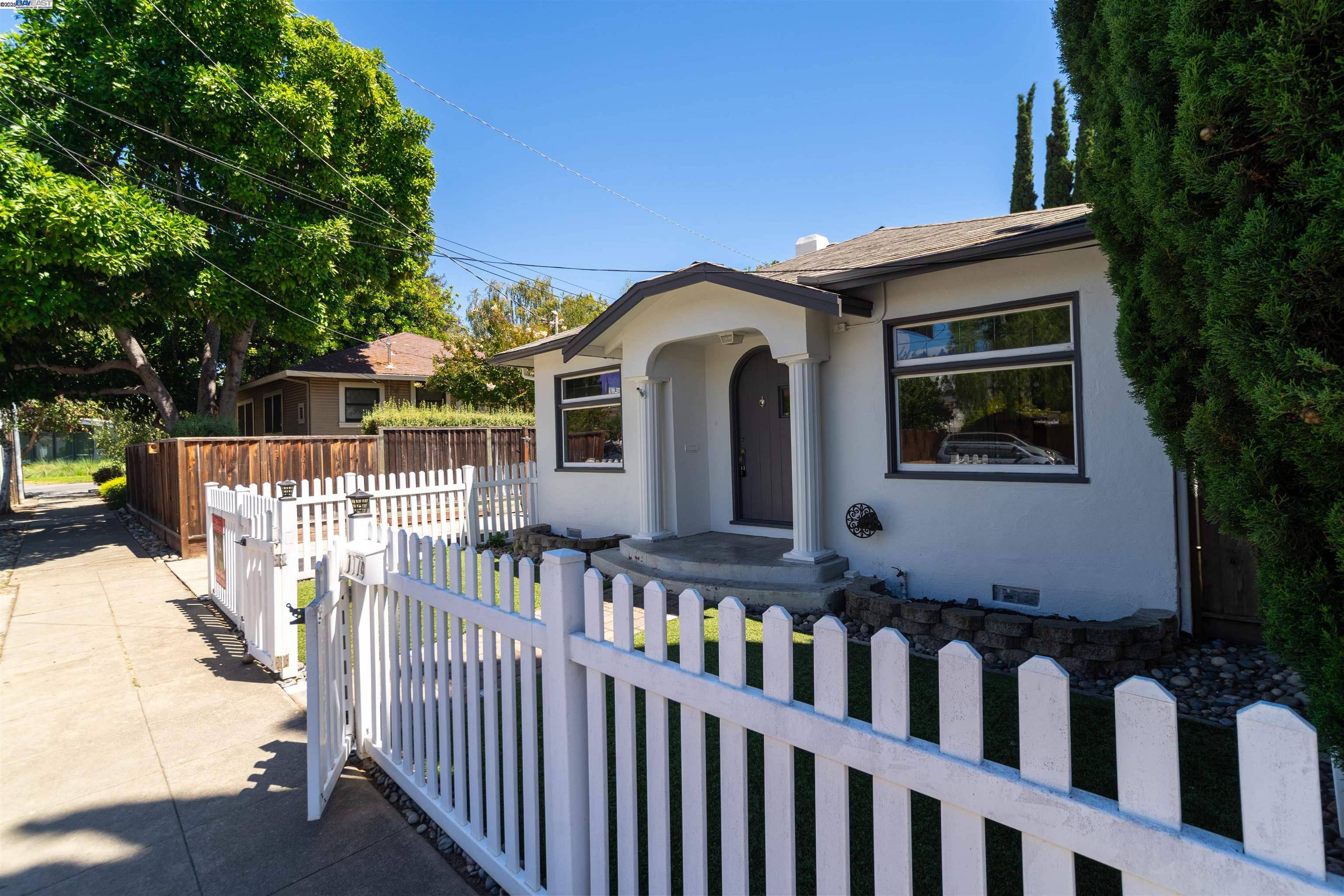Santa Clara, CA 95050,1174 Lexington St