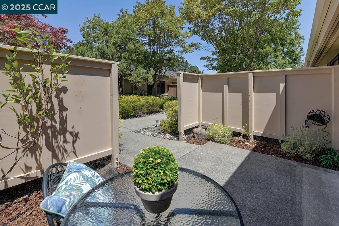 Walnut Creek, CA 94595,1152 Fairlawn Ct #3
