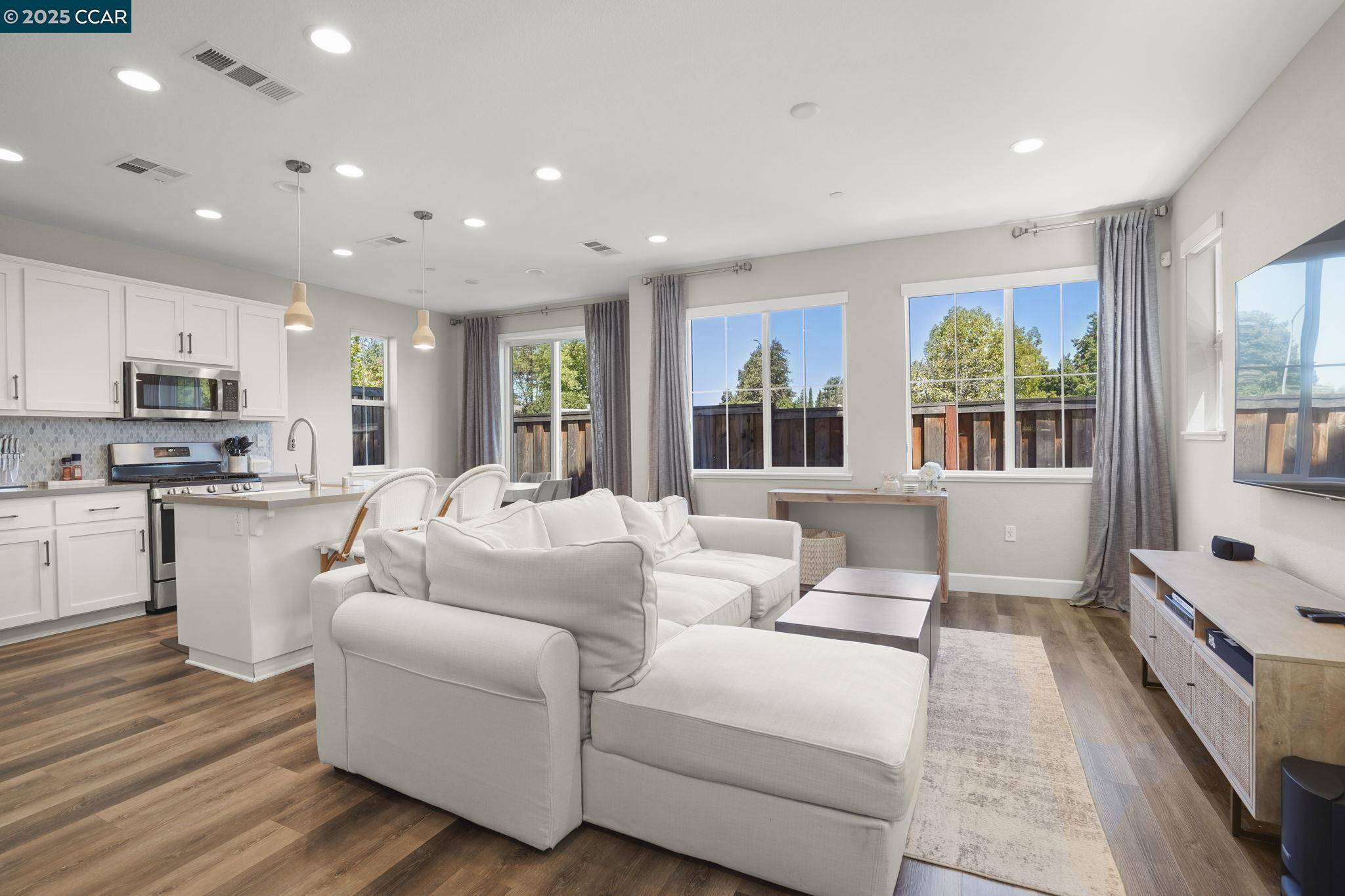 Concord, CA 94521,3893 Villa Vista Pl
