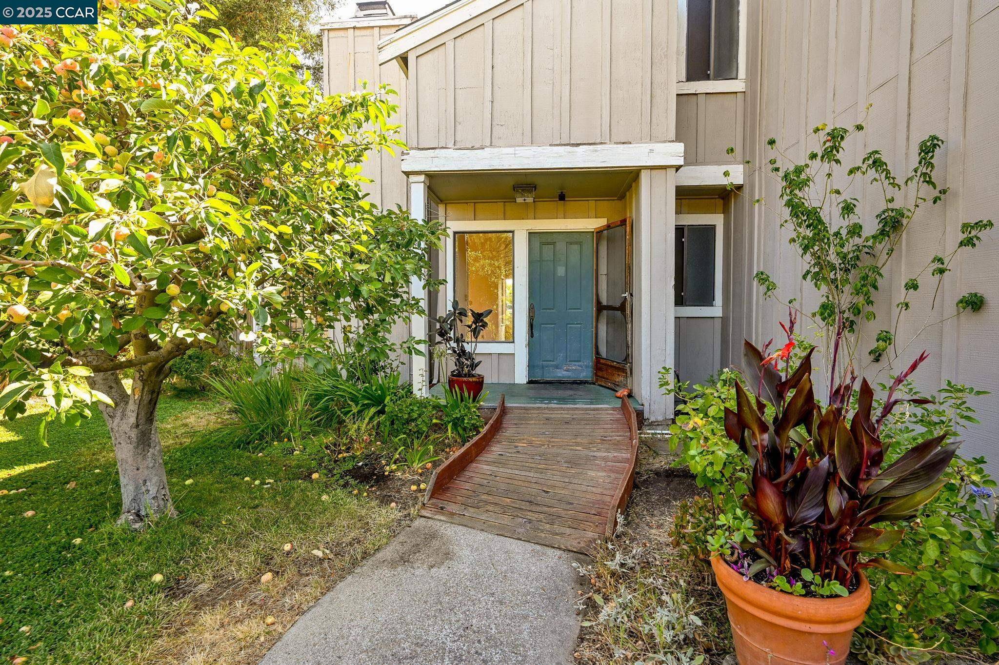 Pleasant Hill, CA 94523,9 Lone Oak Ct