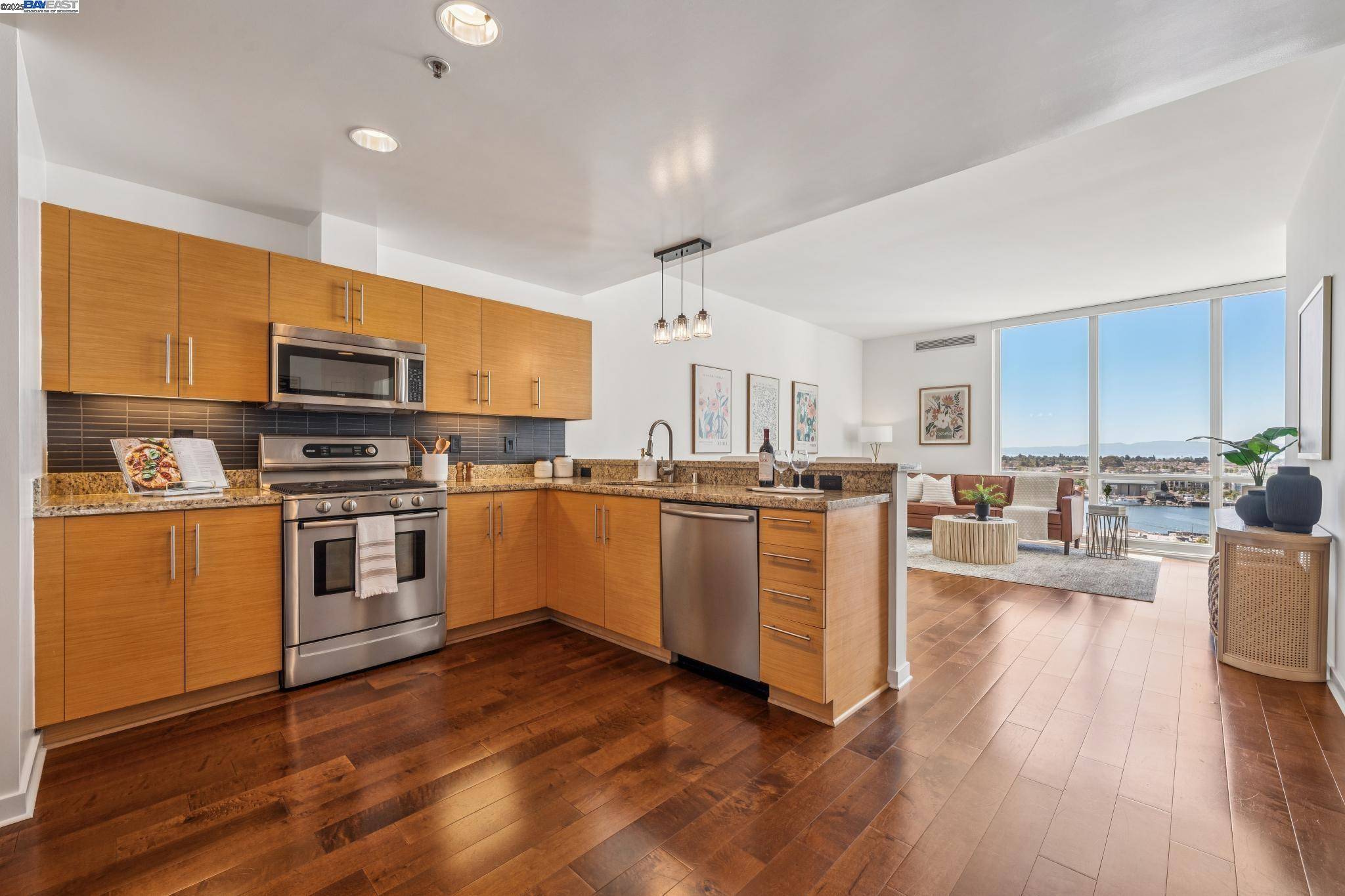 Oakland, CA 94607,222 Broadway #1209