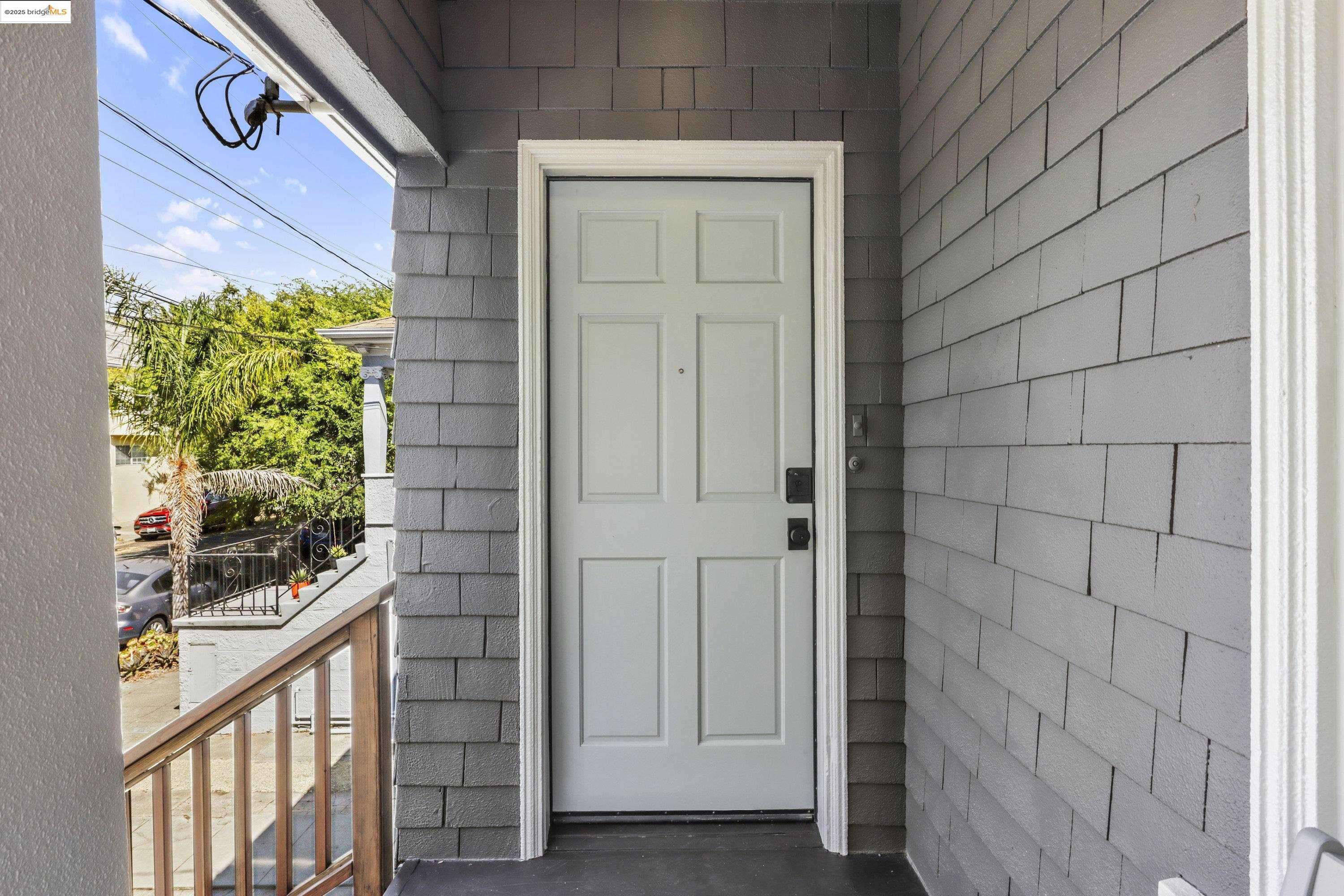 Oakland, CA 94609,471 Mcauley St
