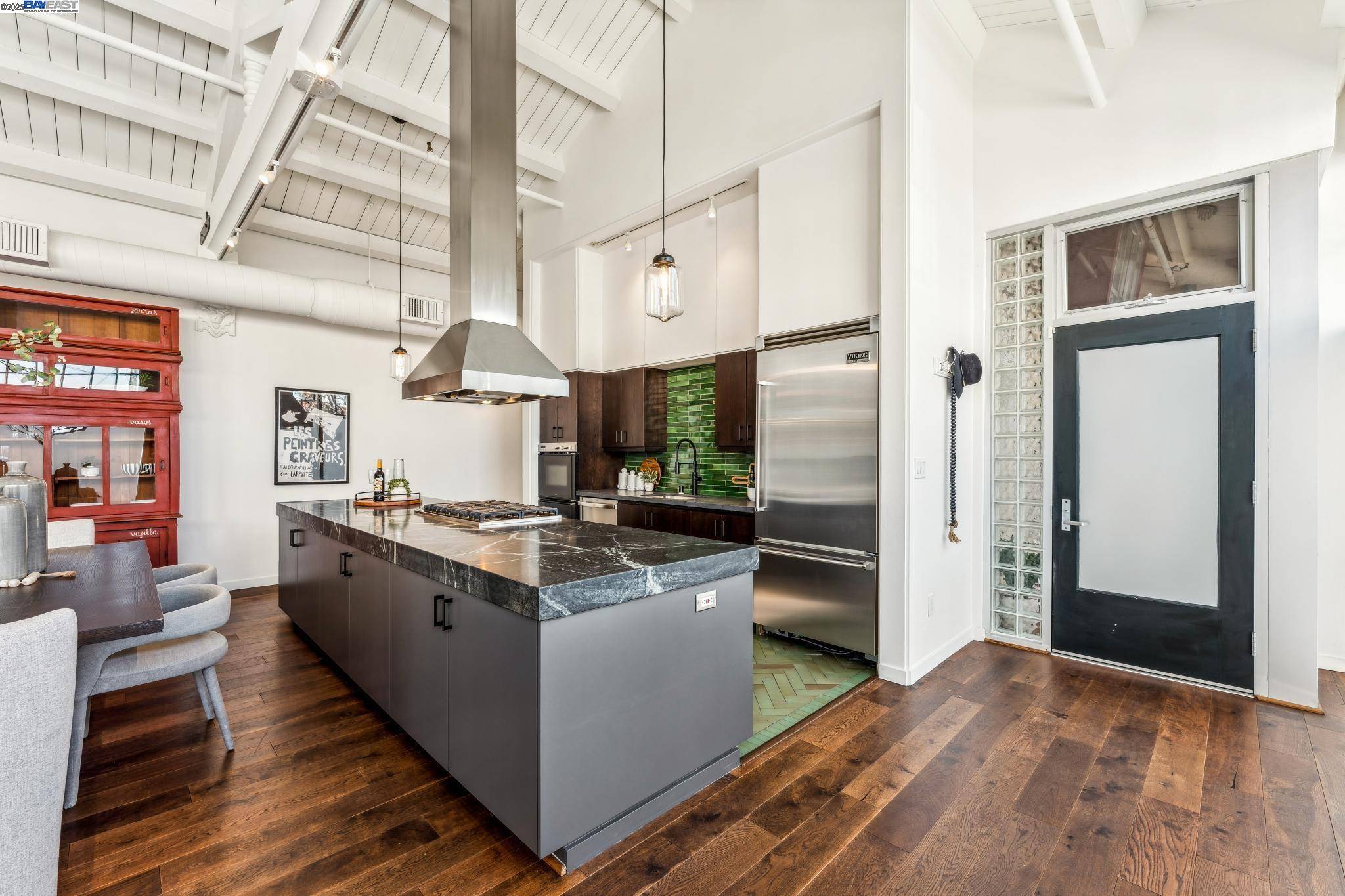 Oakland, CA 94607,311 4th St #301