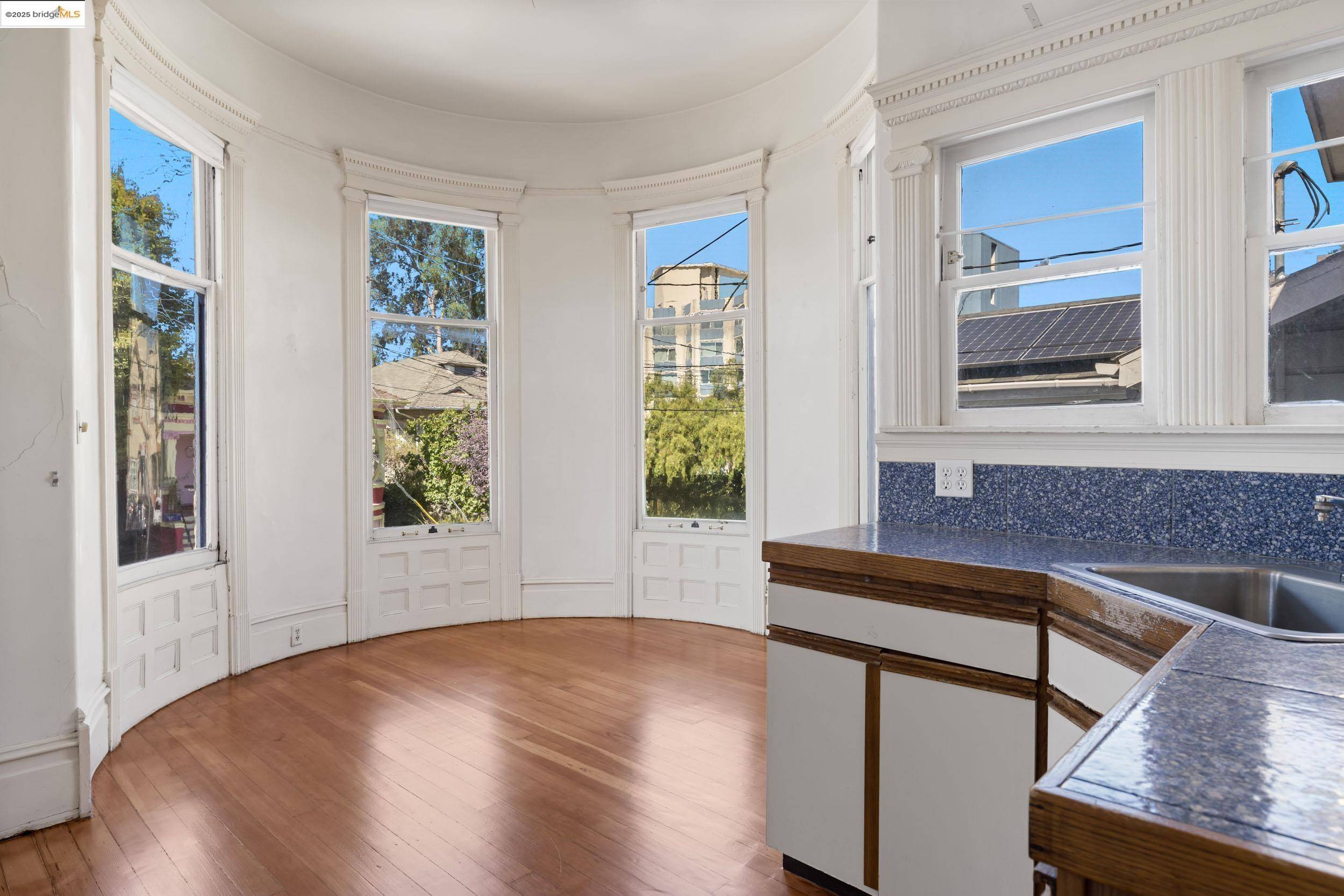 Oakland, CA 94612,102 Hamilton Pl