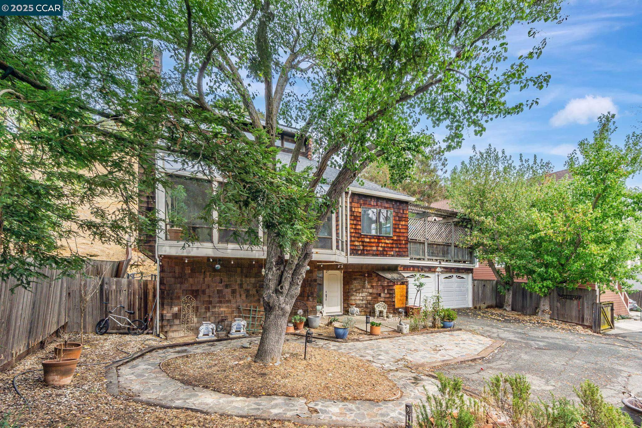 Port Costa, CA 94569,166 Canyon Lake Dr