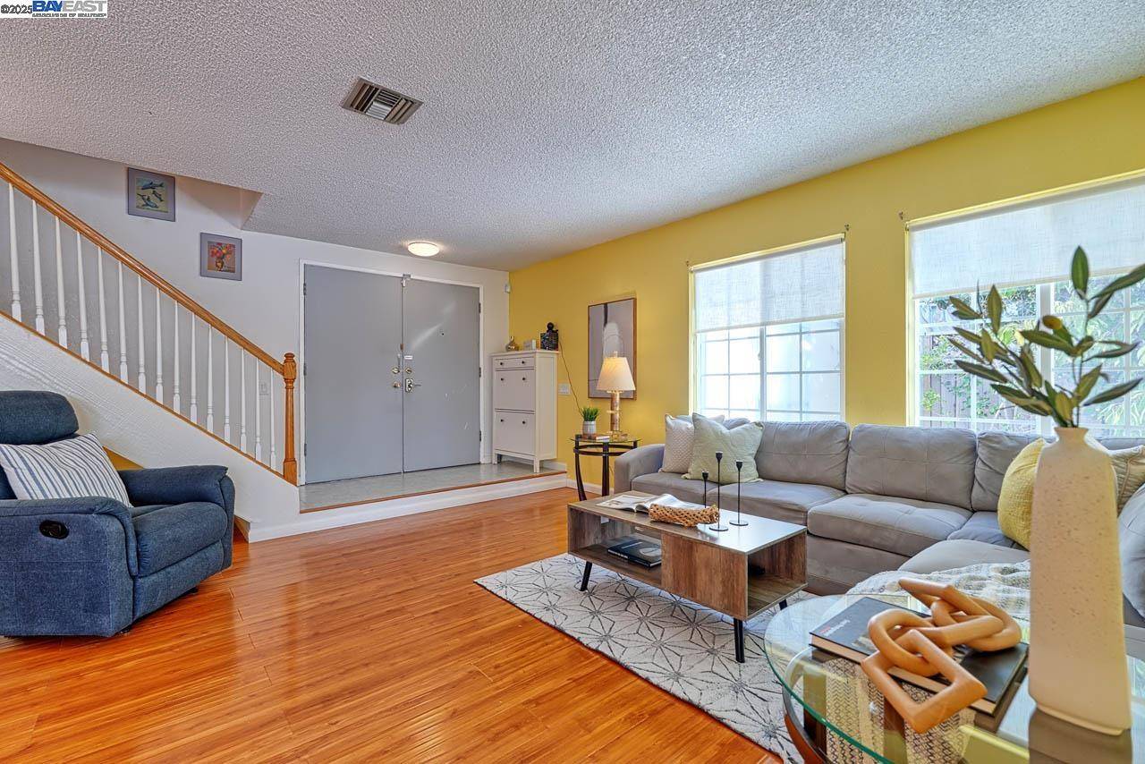 Union City, CA 94587,33064 Compton Ct