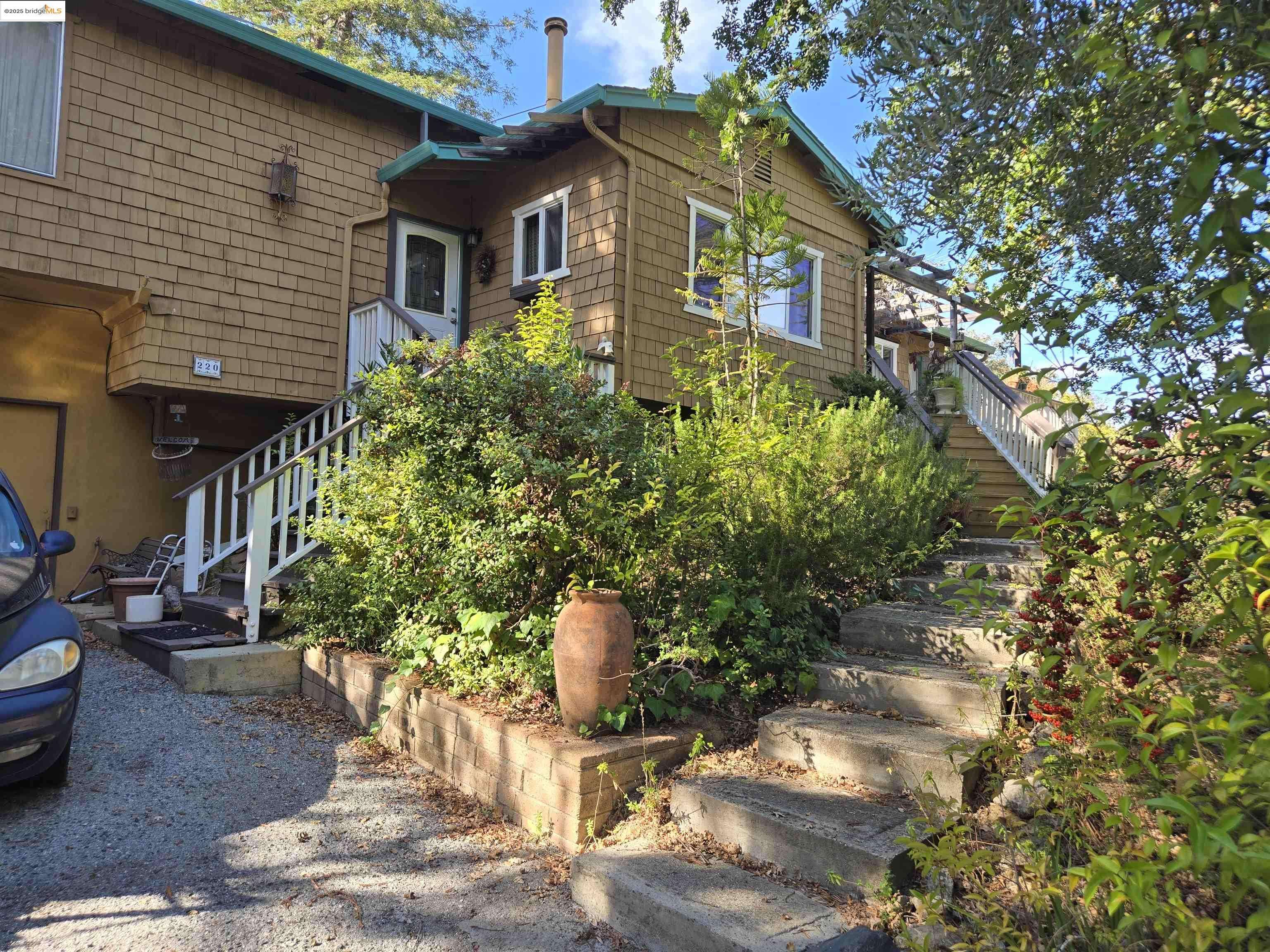 Portola Valley, CA 94028,220 Canyon Dr