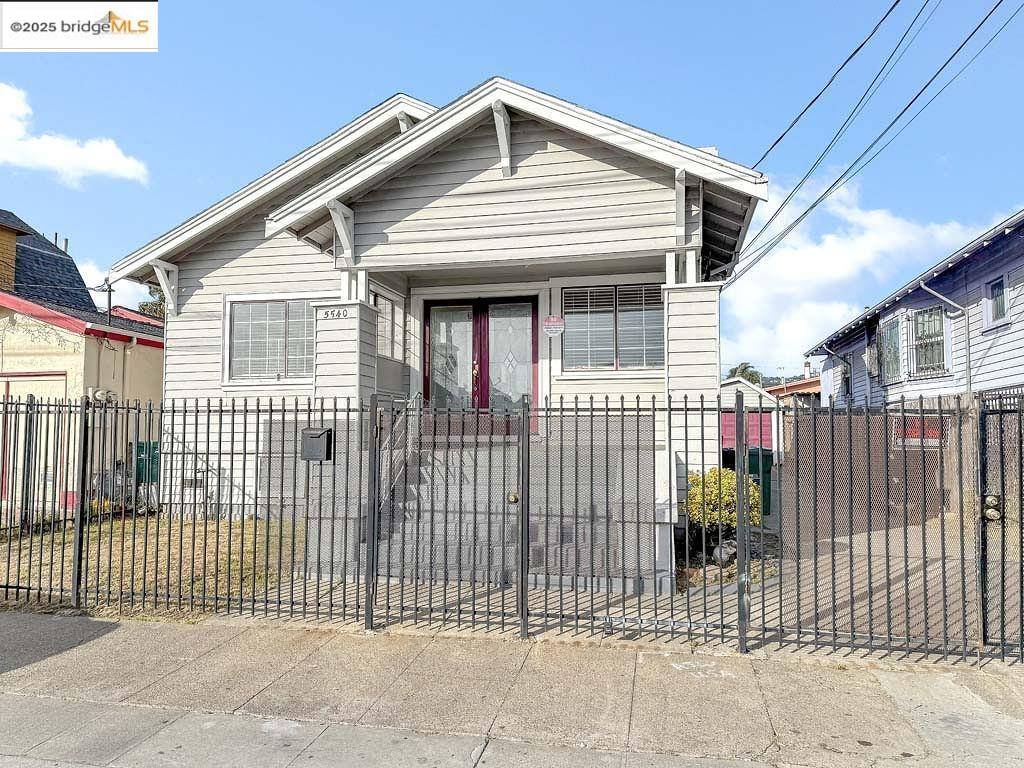Oakland, CA 94621,5540 E 17Th St