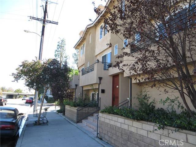 Valley Village, CA 91607,5555 Carpenter Avenue #2