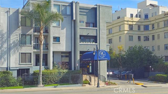 Los Angeles, CA 90068,1940 N Highland Avenue #10