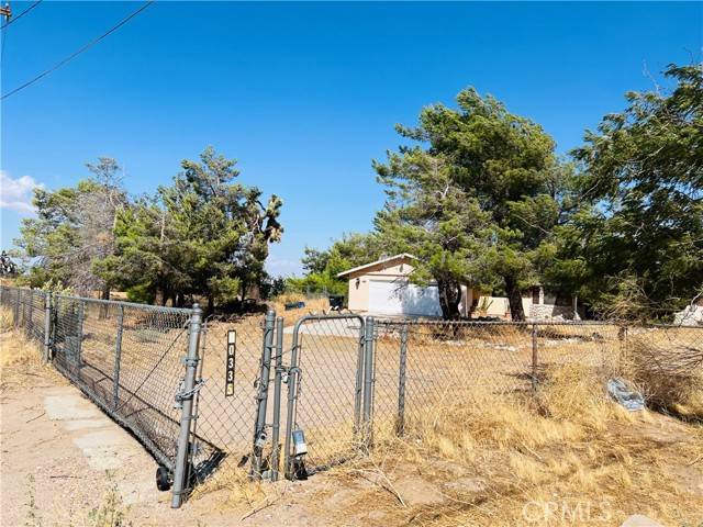 Oak Hills, CA 92344,10335 Columbine Road