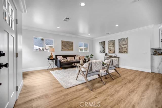 Los Angeles, CA 90042,723 Chestnut Avenue
