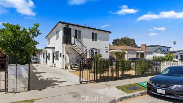 Los Angeles, CA 90003,413 E 81st Street