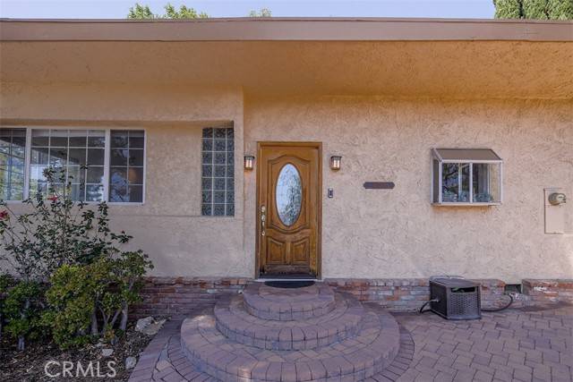 La Crescenta, CA 91214,3953 Santa Carlotta
