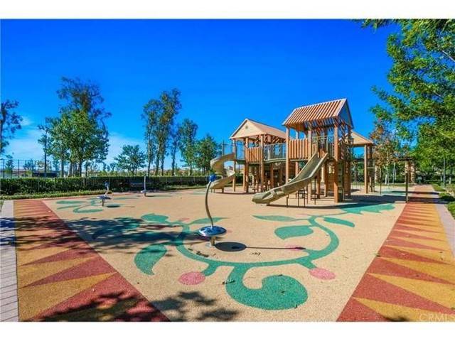 Irvine, CA 92620,74 Rose Arch