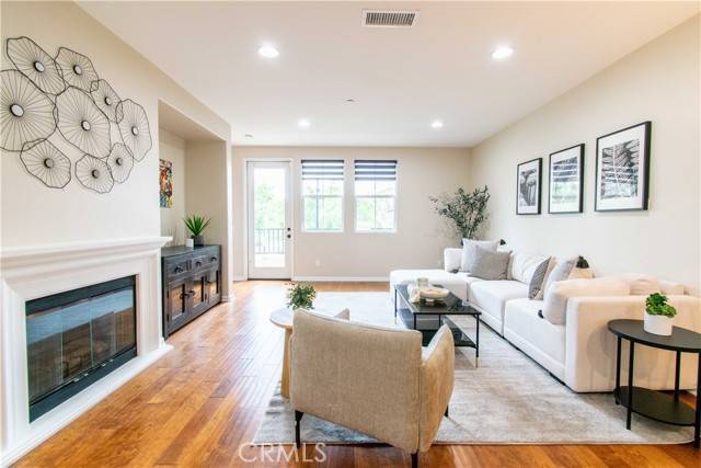Stanton, CA 90680,8068 Torino