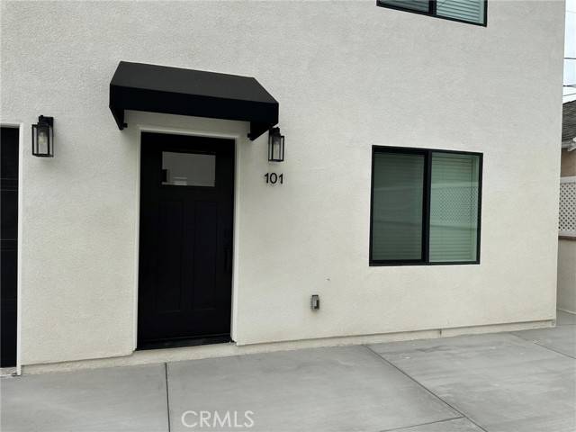 Burbank, CA 91506,899 N Orchard Drive #101