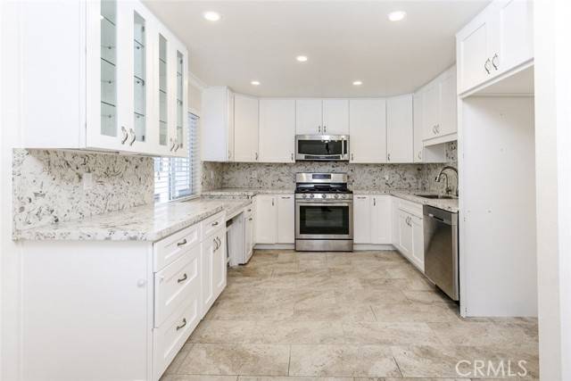 Burbank, CA 91504,9518 Via Salerno