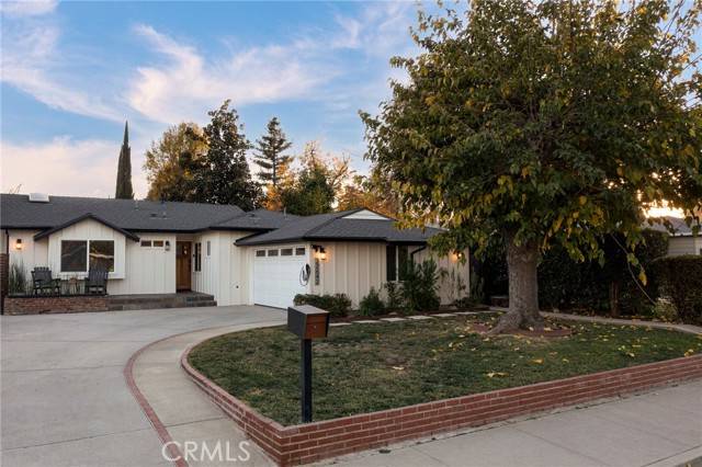 Woodland Hills (los Angeles), CA 91367,22642 Hatteras Street