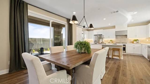 Valencia (santa Clarita), CA 91381,27109 Tamarack Lane