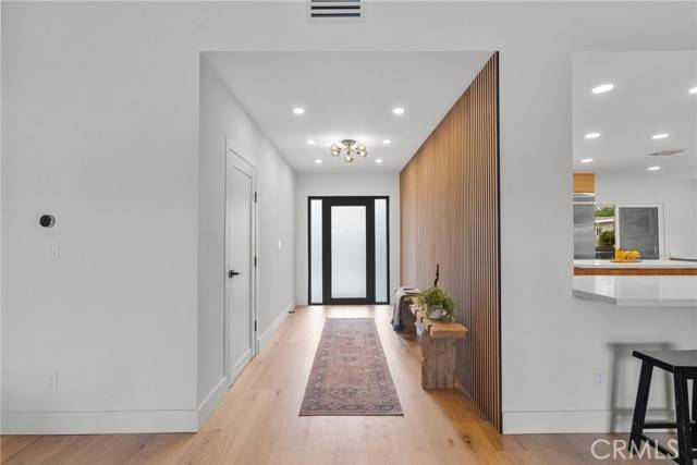 Woodland Hills (los Angeles), CA 91367,24201 Caris Street