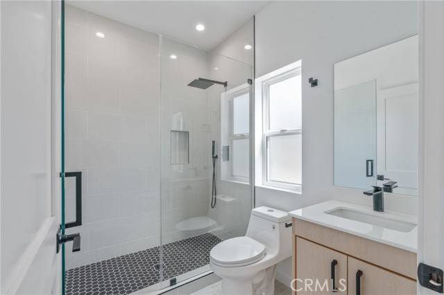 Granada Hills (los Angeles), CA 91344,11142 Woodley Avenue