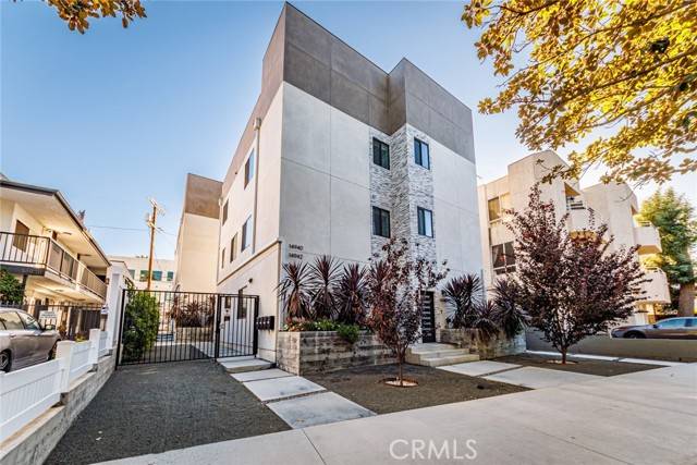 Sherman Oaks, CA 91403,14944 Moorpark Street