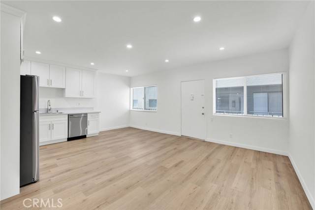 Studio City (los Angeles), CA 91604,13018 Valleyheart Drive #4A