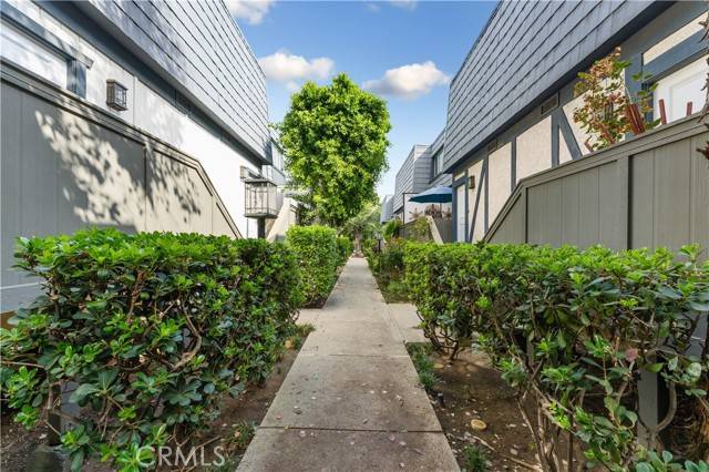 Tarzana (los Angeles), CA 91356,18550 Hatteras Street #19