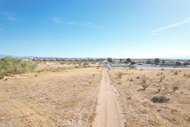 Adelanto, CA 92301,22 Holly Road