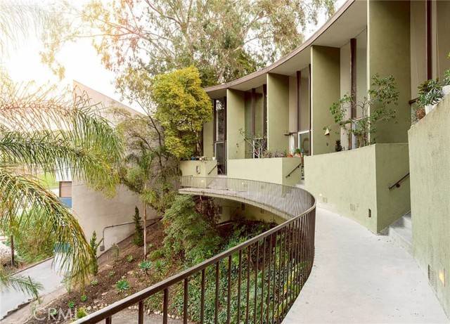 Hollywood (los Angeles), CA 90068,3625 Fredonia Drive #4